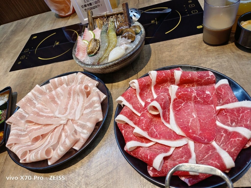 【桃園美食】太上正和昆布鍋物，牛奶麻辣鍋香濃甘醇，還有獨門五味醬哦！