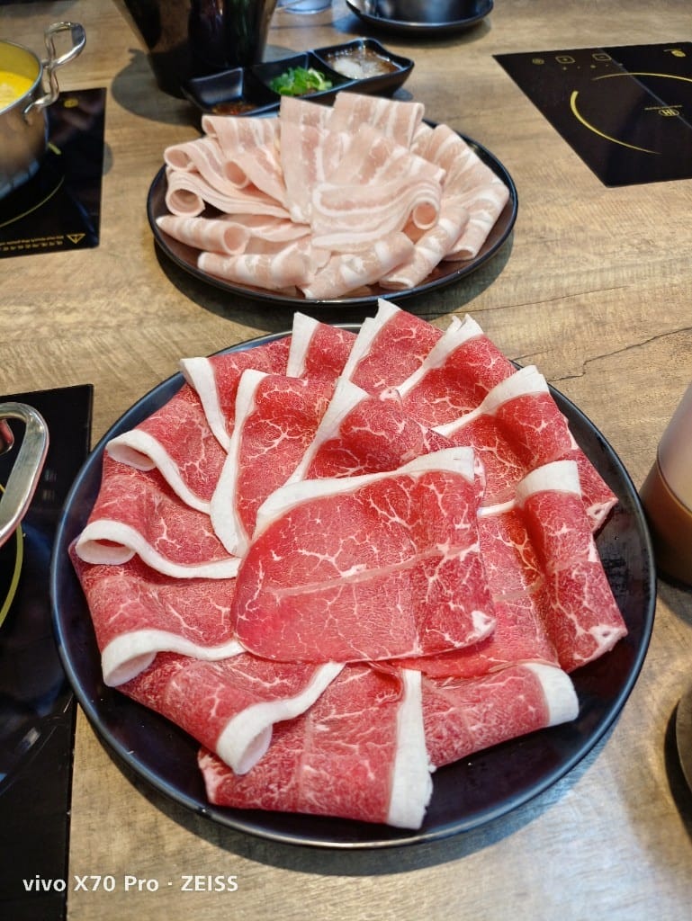 【桃園美食】太上正和昆布鍋物，牛奶麻辣鍋香濃甘醇，還有獨門五味醬哦！