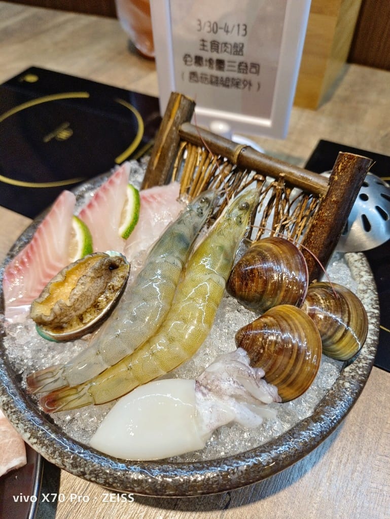【桃園美食】太上正和昆布鍋物，牛奶麻辣鍋香濃甘醇，還有獨門五味醬哦！