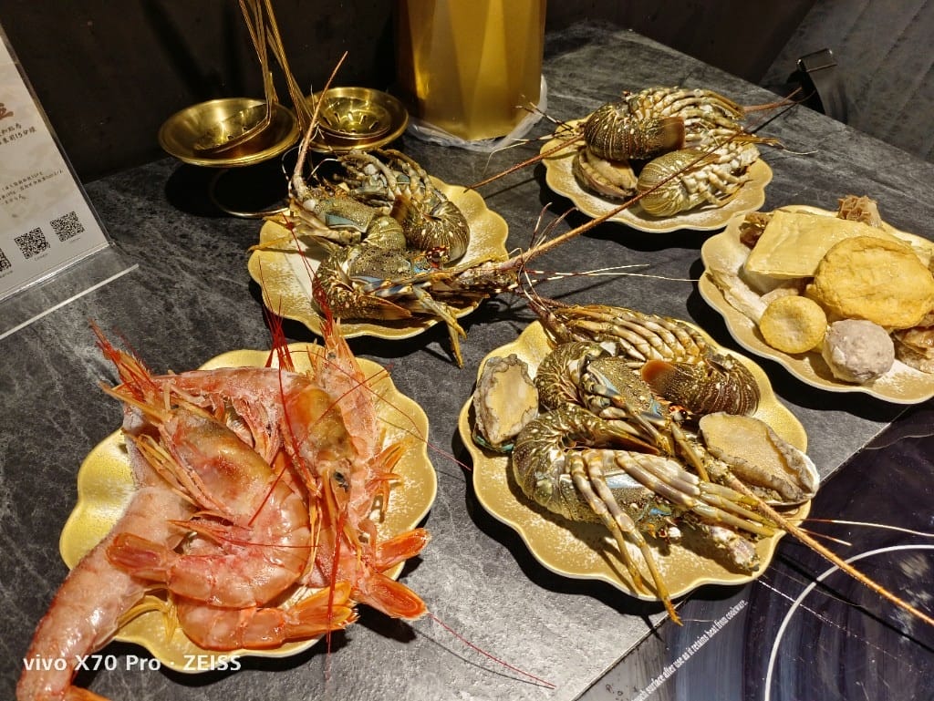 【台北吃到飽】豪饌頂級麻辣火鍋吃到飽，$988龍蝦吃到飽哦！