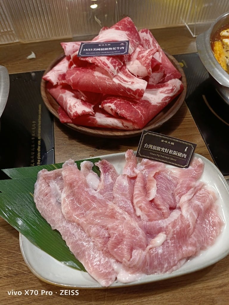 【新莊美食】 樂崎火鍋，海鮮肉品都很棒的平價火鍋店再訪！