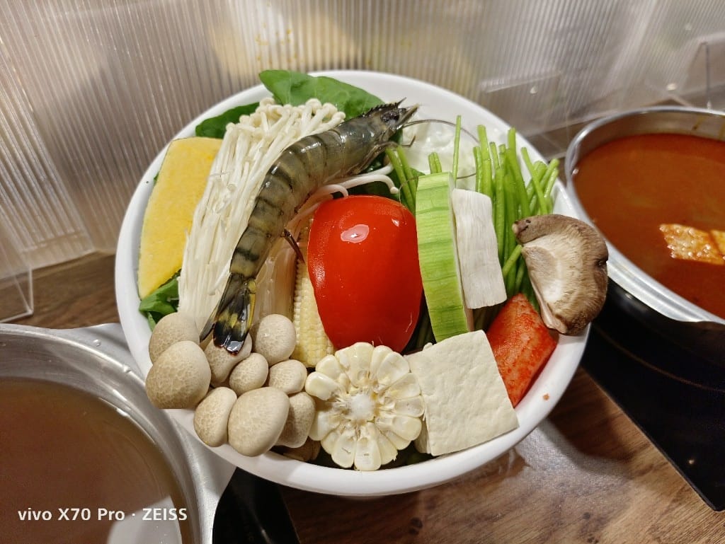 【新莊美食】 樂崎火鍋，海鮮肉品都很棒的平價火鍋店再訪！
