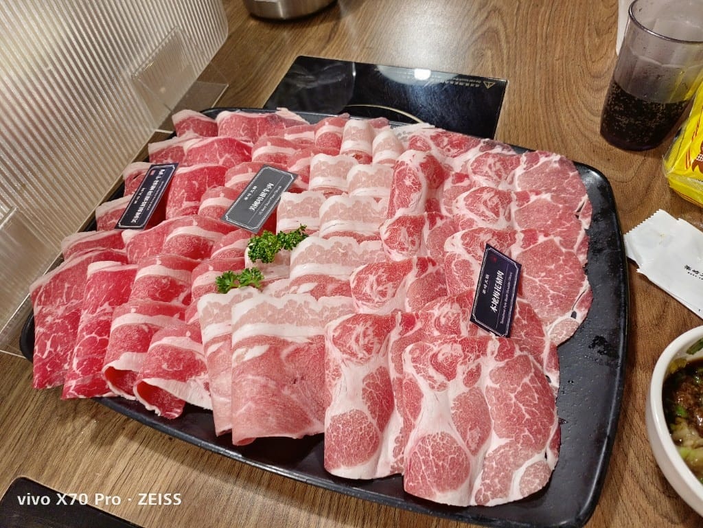 【新莊美食】 樂崎火鍋，海鮮肉品都很棒的平價火鍋店再訪！