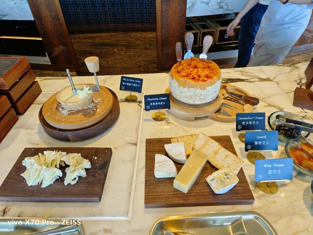 【香港吃到飽】香港麗思卡爾頓酒店行政酒廊午餐，香檳自由！20230416