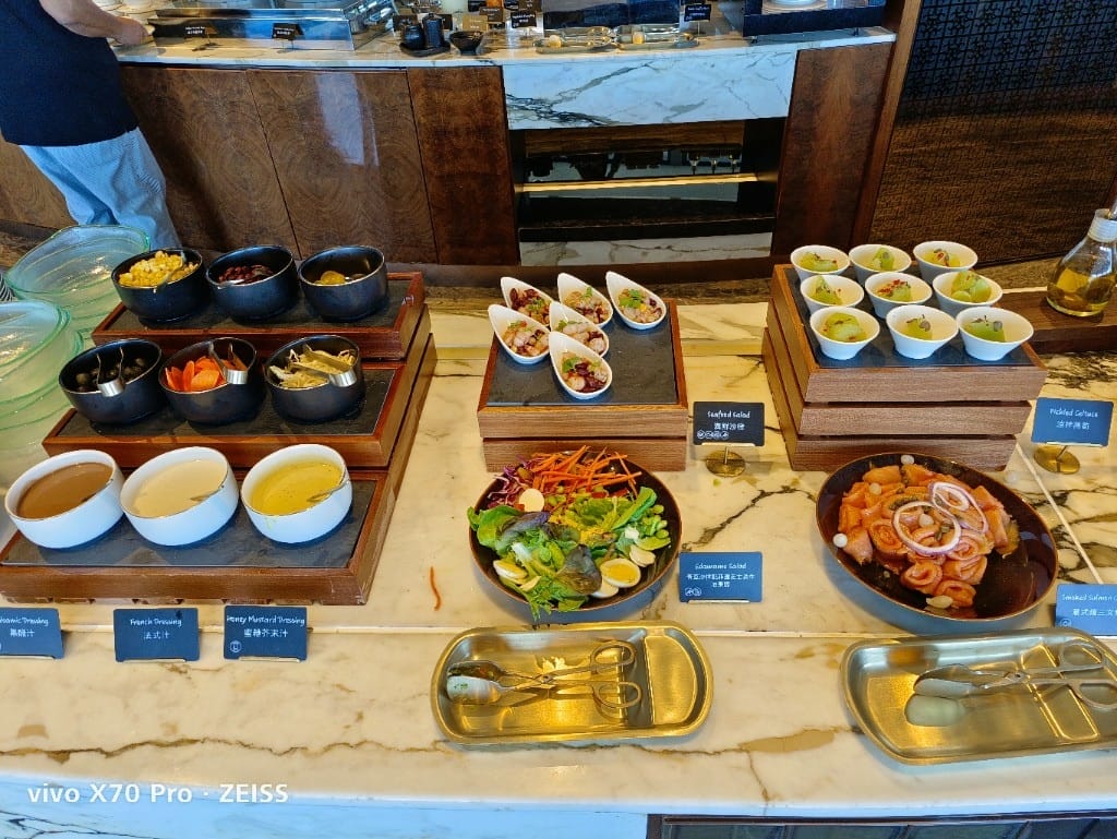 【香港吃到飽】香港麗思卡爾頓酒店行政酒廊午餐，香檳自由！20230416