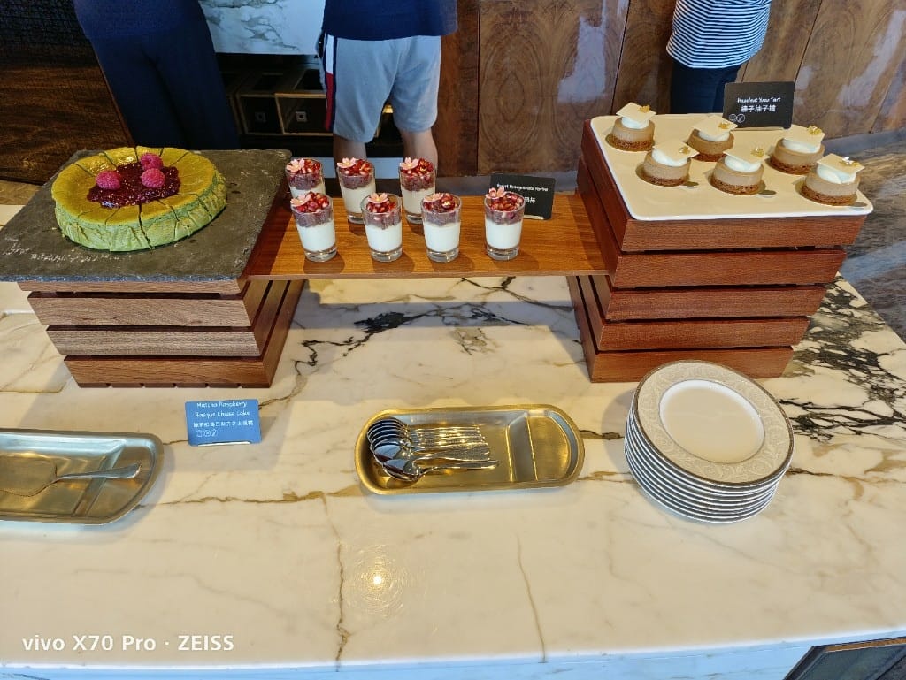 【香港吃到飽】香港麗思卡爾頓酒店行政酒廊午餐，香檳自由！20230416