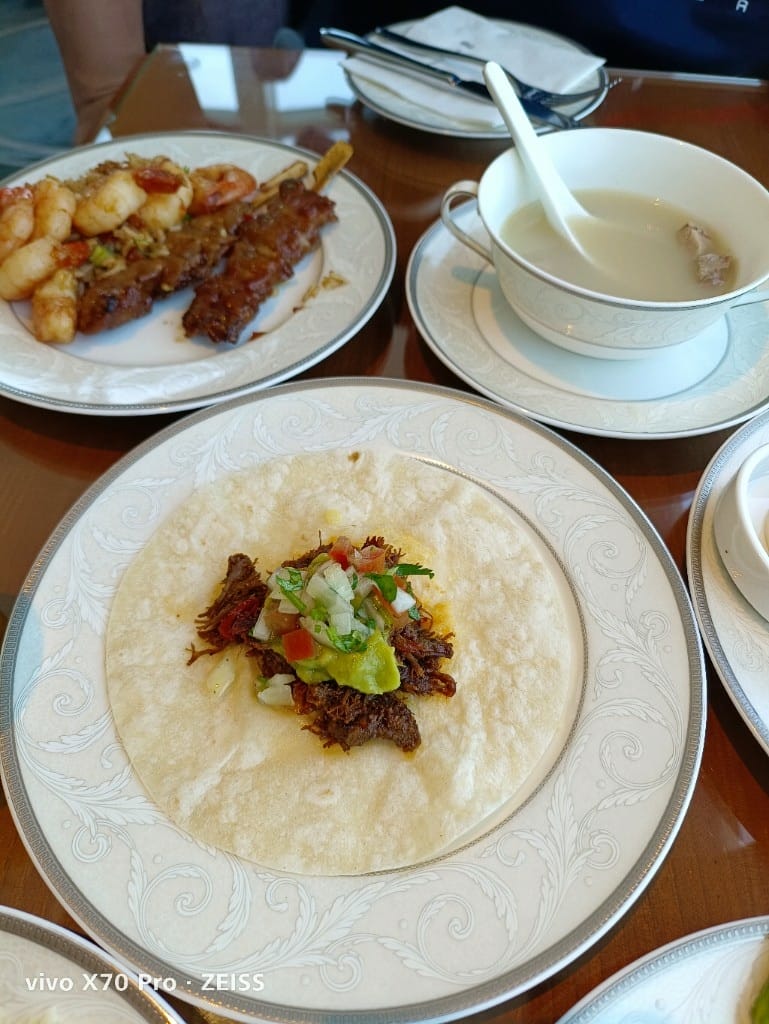【香港吃到飽】香港麗思卡爾頓酒店行政酒廊午餐，香檳自由！20230416