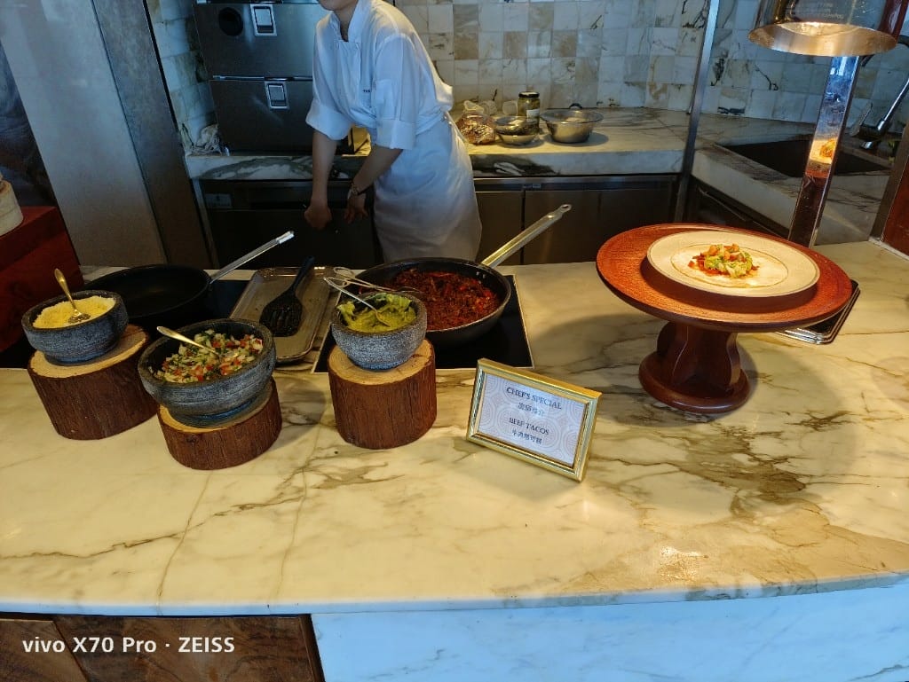 【香港吃到飽】香港麗思卡爾頓酒店行政酒廊午餐，香檳自由！20230416