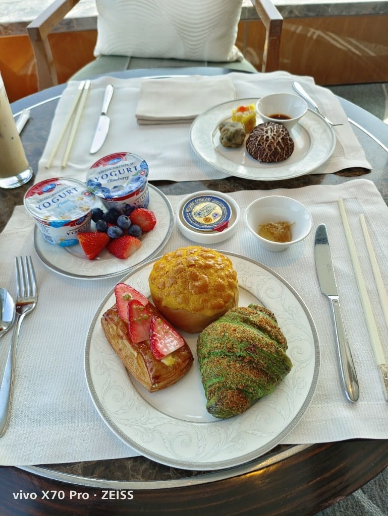 【香港吃到飽】香港麗思卡爾頓酒店行政酒廊早餐，香檳自由從早開始！20230416