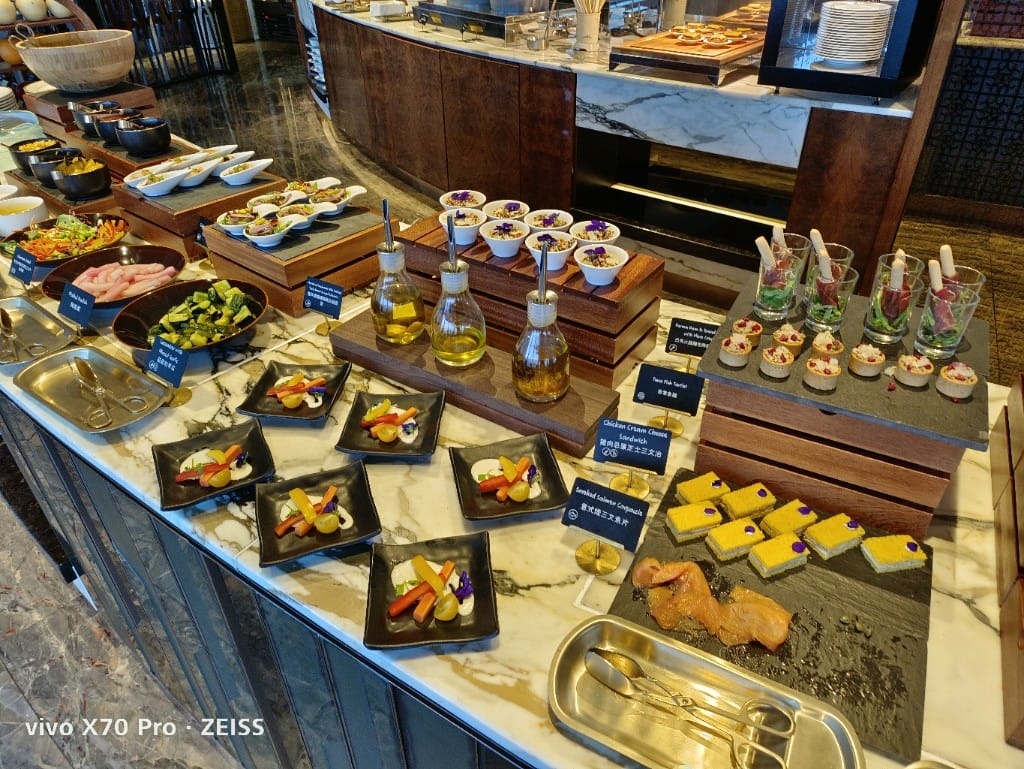 【香港吃到飽】香港麗思卡爾頓酒店行政酒廊晚餐，香檳自由！20230416