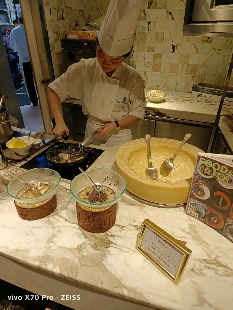 【香港吃到飽】香港麗思卡爾頓酒店行政酒廊晚餐，香檳自由！20230416