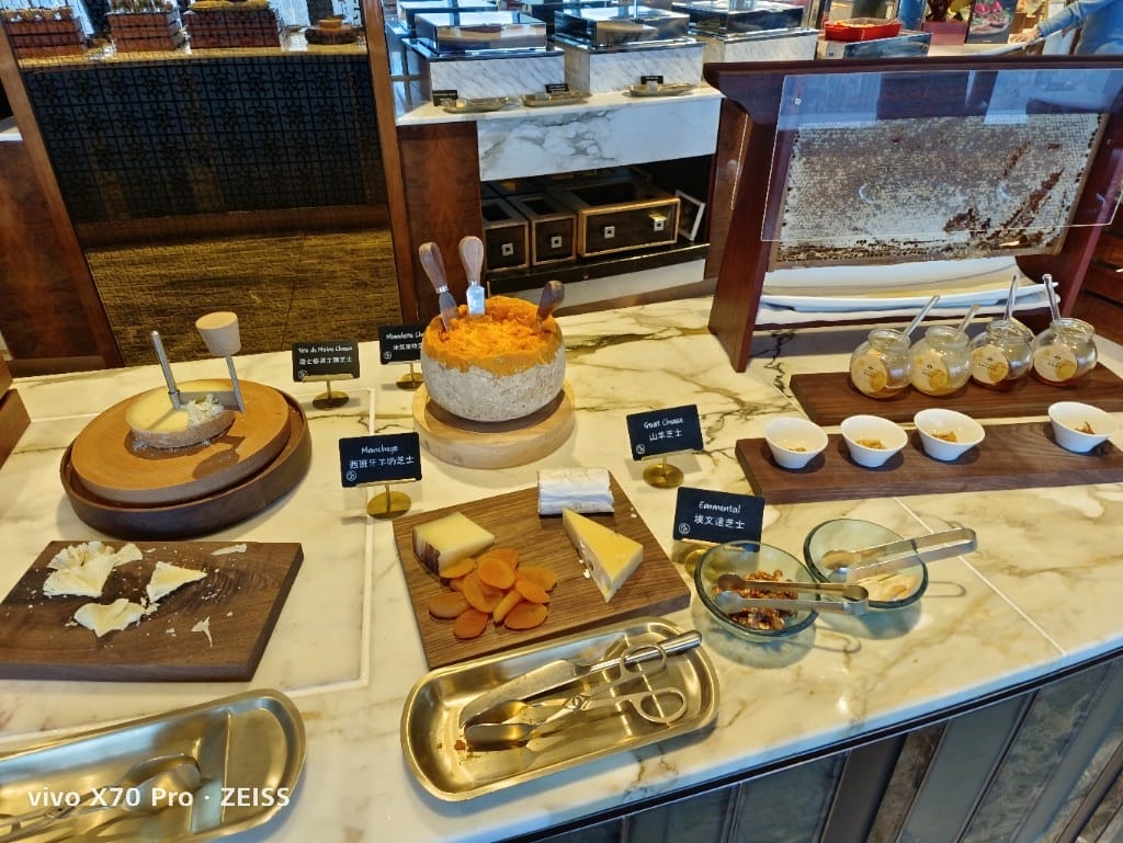 【香港吃到飽】香港麗思卡爾頓酒店行政酒廊晚餐，香檳自由！20230416