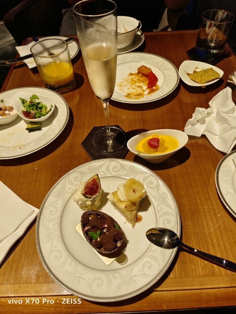 【香港吃到飽】香港麗思卡爾頓酒店行政酒廊晚餐，香檳自由！20230416