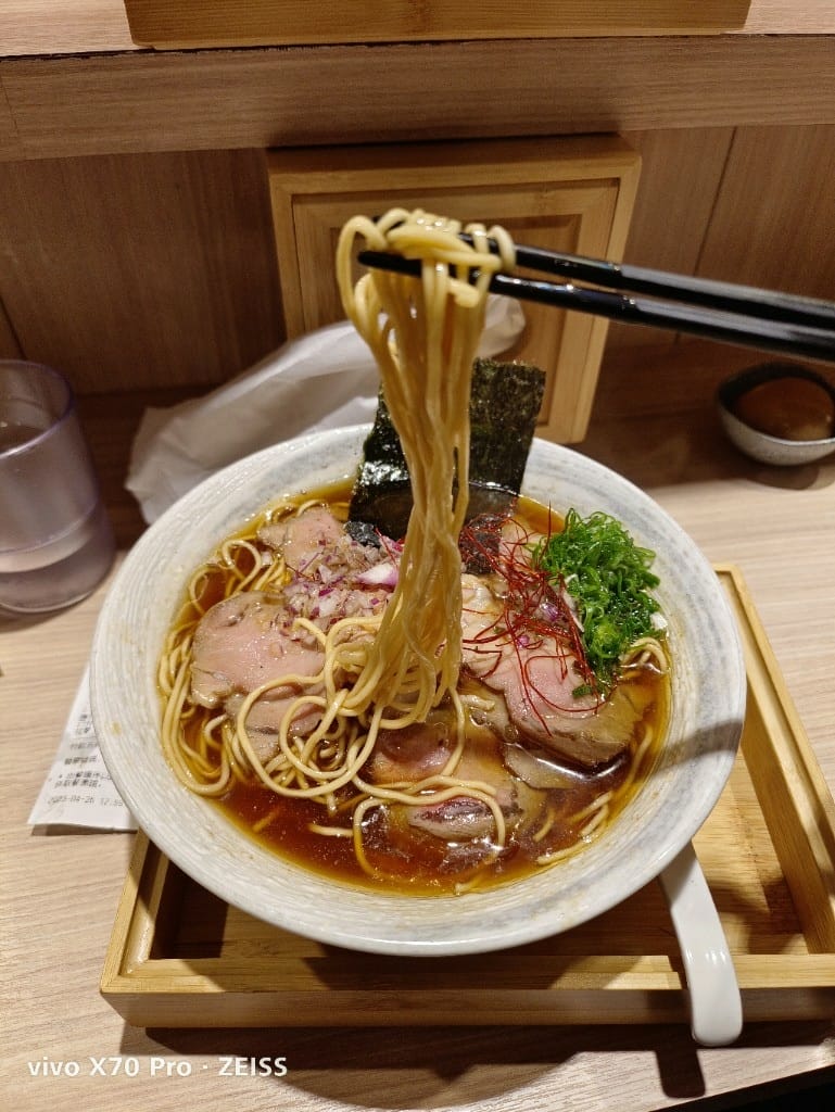 【新莊美食】 熊越岳，人氣不減的必排東京醬油拉麵！