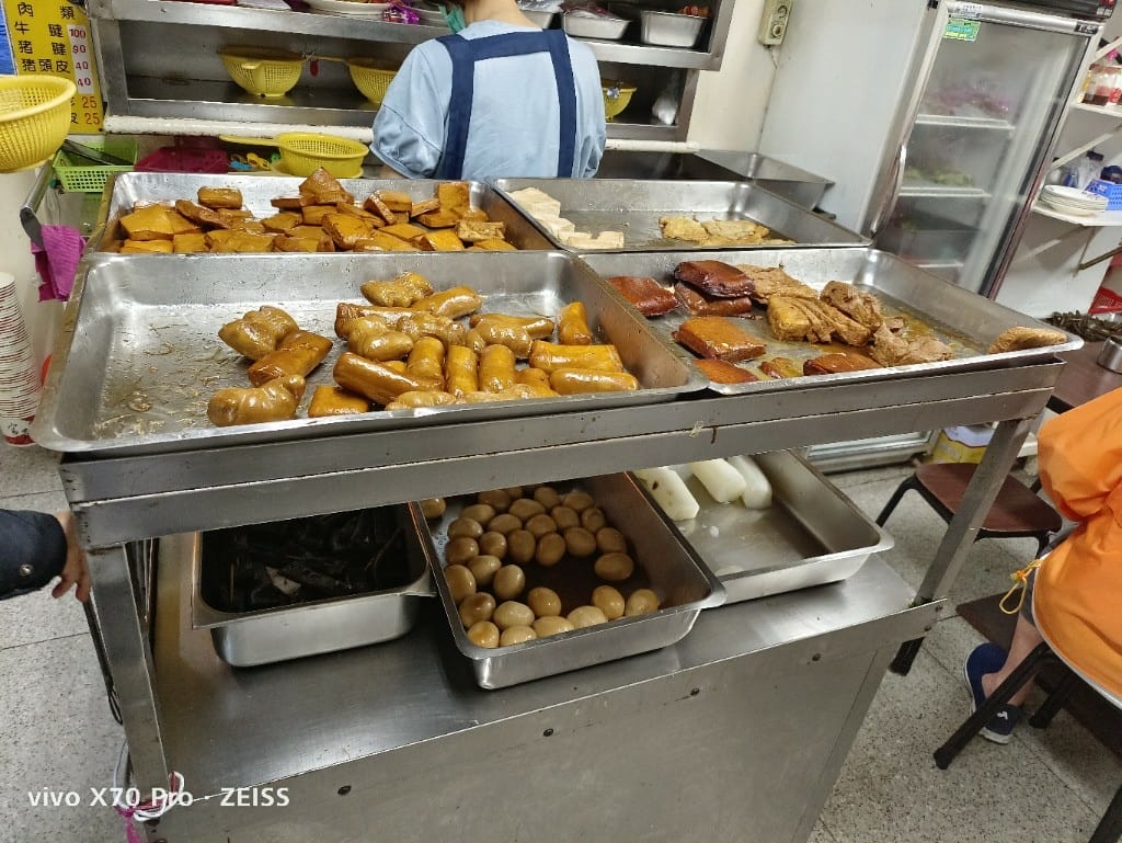 【新莊美食】旺旺餃子館，生意強強滾的平價餃子館