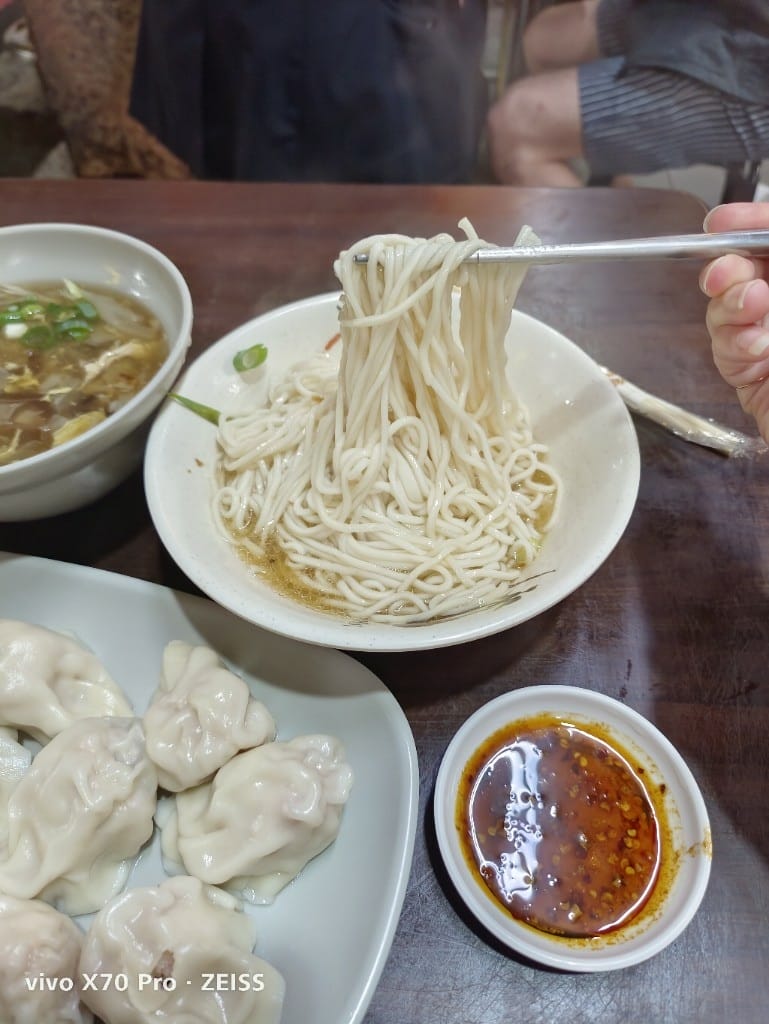【新莊美食】旺旺餃子館，生意強強滾的平價餃子館