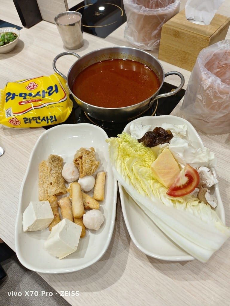 【新莊吃到飽】厚舖涮涮鍋Encoreアンコール，厚切肉品好棒棒！