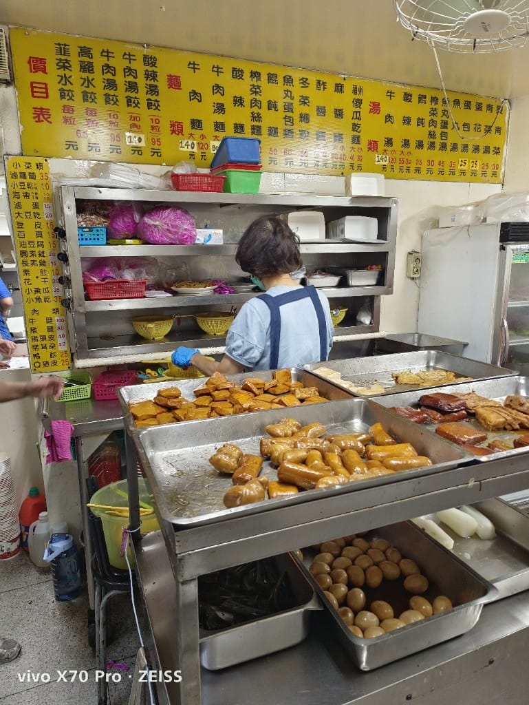 【新莊美食】旺旺餃子館，生意強強滾的平價餃子館
