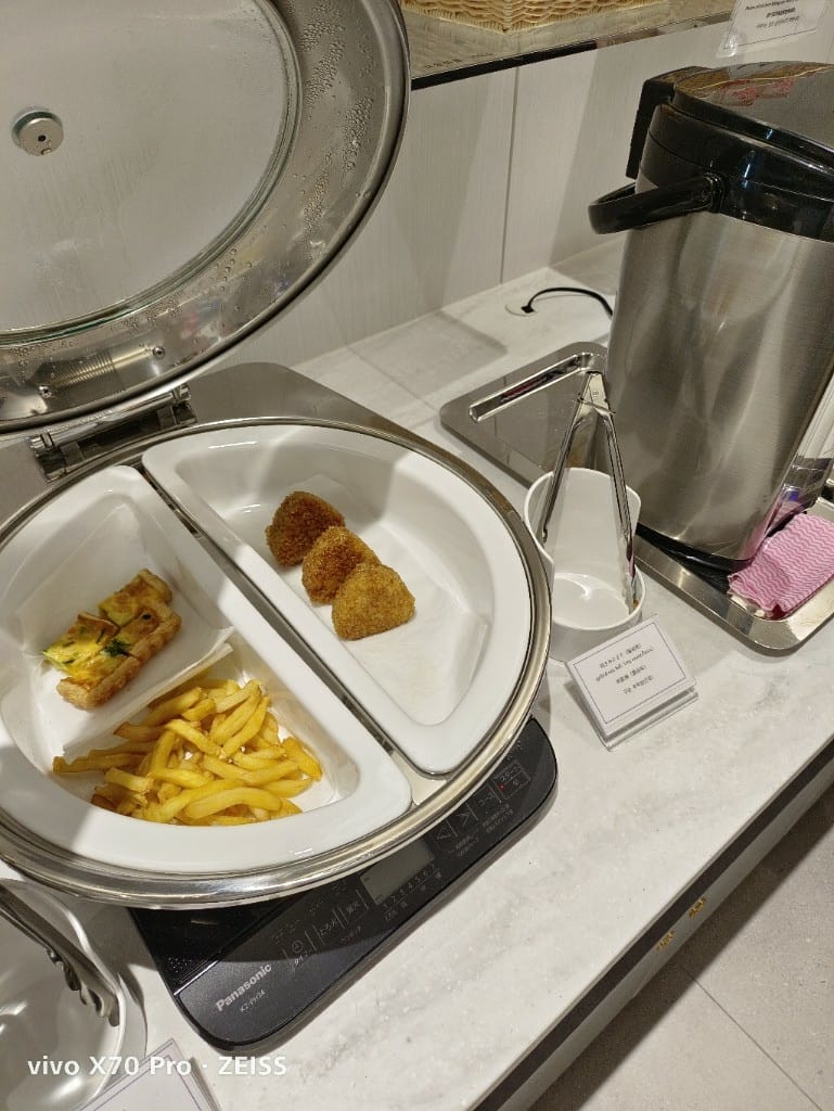 【沖繩吃到飽】那霸國際機場貴賓室，琉輪Lounge