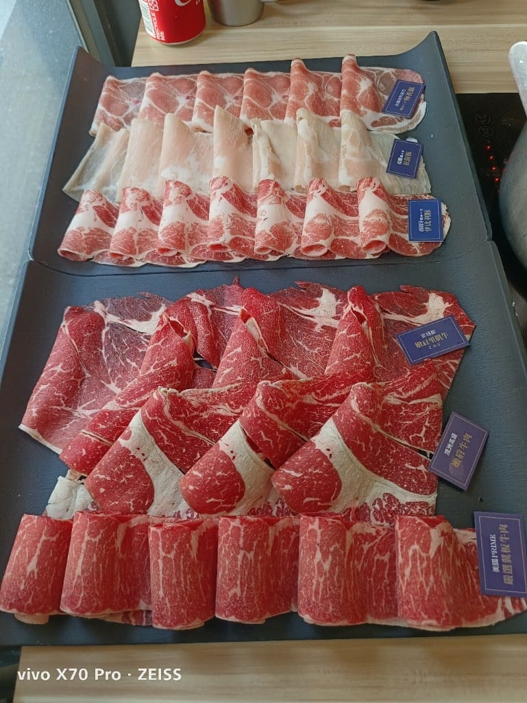 【新莊美食】大魔大滿足鍋物新莊店，號稱全台最強制霸級肉品火鍋店3訪