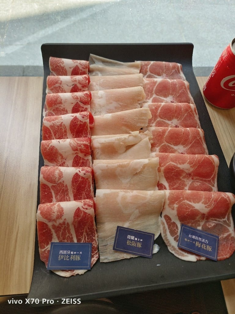 【新莊美食】大魔大滿足鍋物新莊店，號稱全台最強制霸級肉品火鍋店3訪