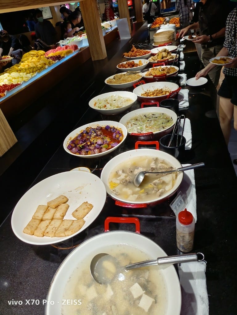 【中和吃到飽】我家牛排中和店5訪，水果超浮誇的自助吧吃到飽❤️
