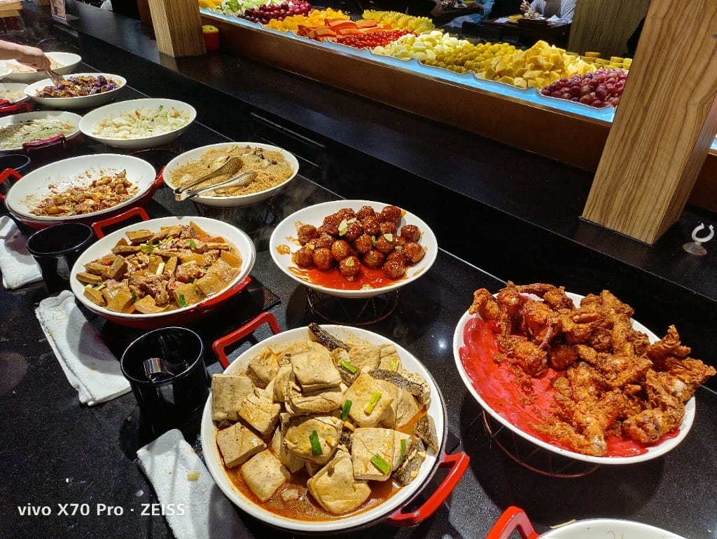 【中和吃到飽】我家牛排中和店5訪，水果超浮誇的自助吧吃到飽❤️