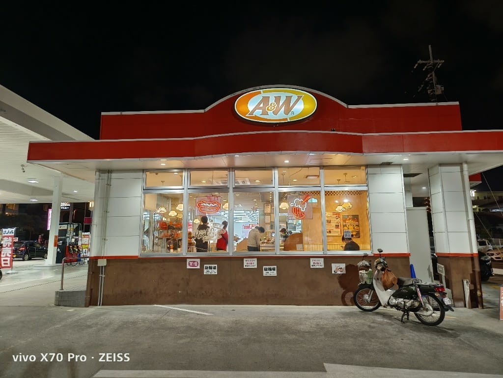 【沖繩美食】AW漢堡那霸新都心店，沖繩必吃的特色風味漢堡！ 20230520