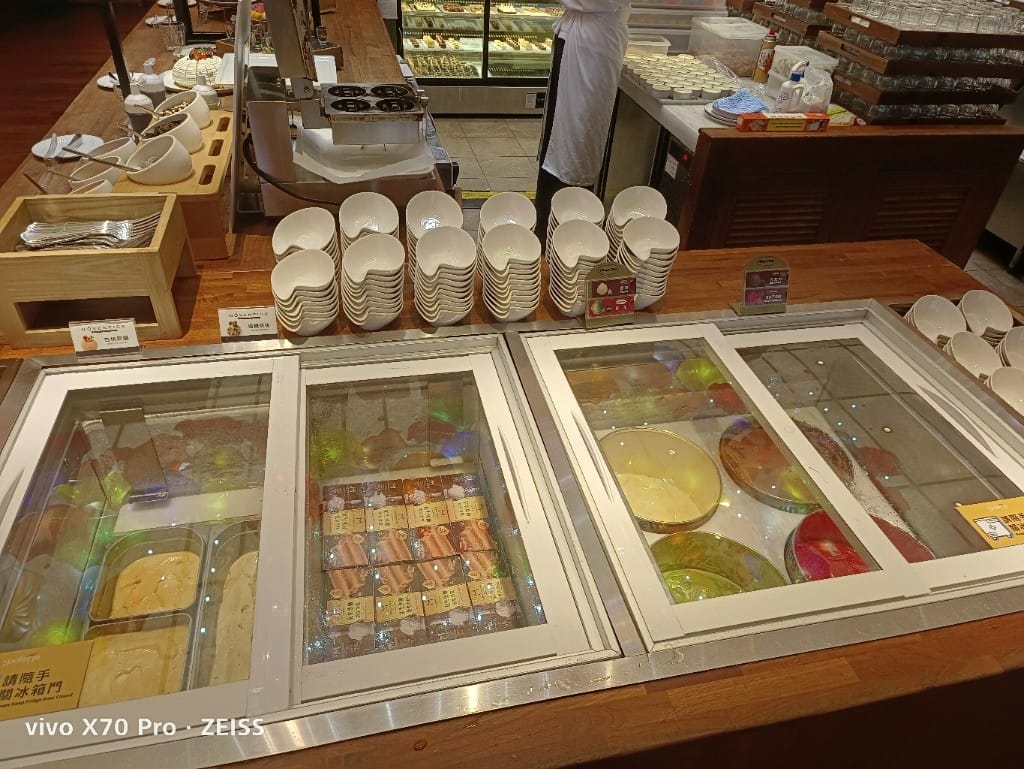 【台北吃到飽】美福彩匯午餐21訪，金卡會員買一送一