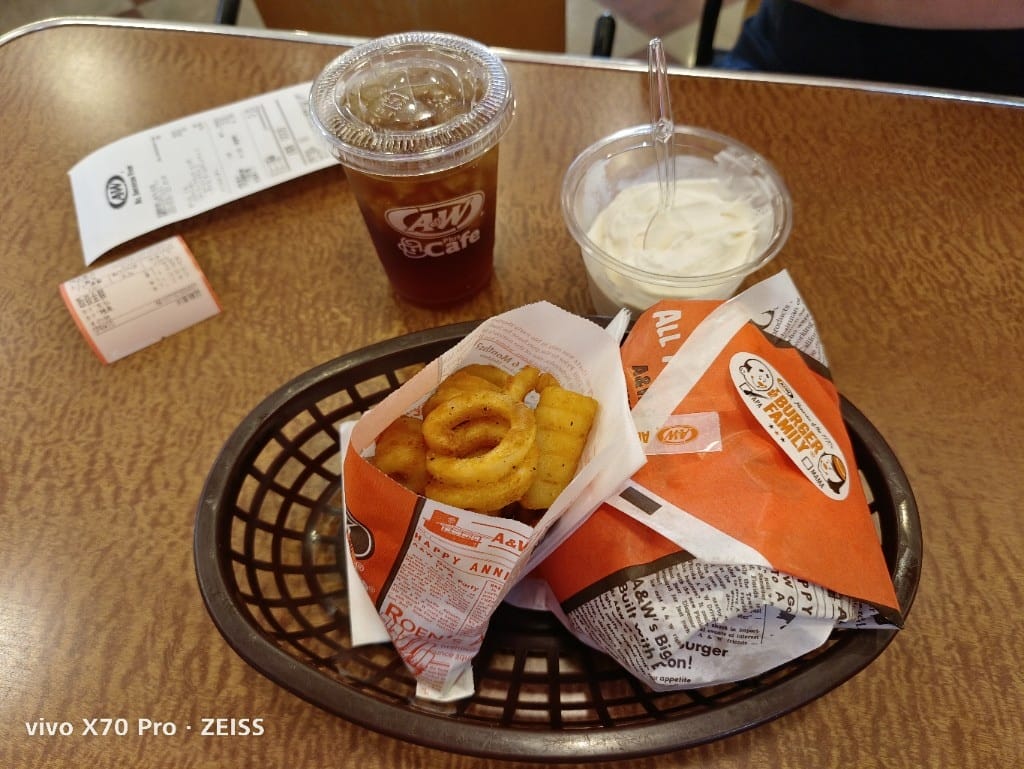 【沖繩美食】AW漢堡那霸新都心店，沖繩必吃的特色風味漢堡！ 20230520