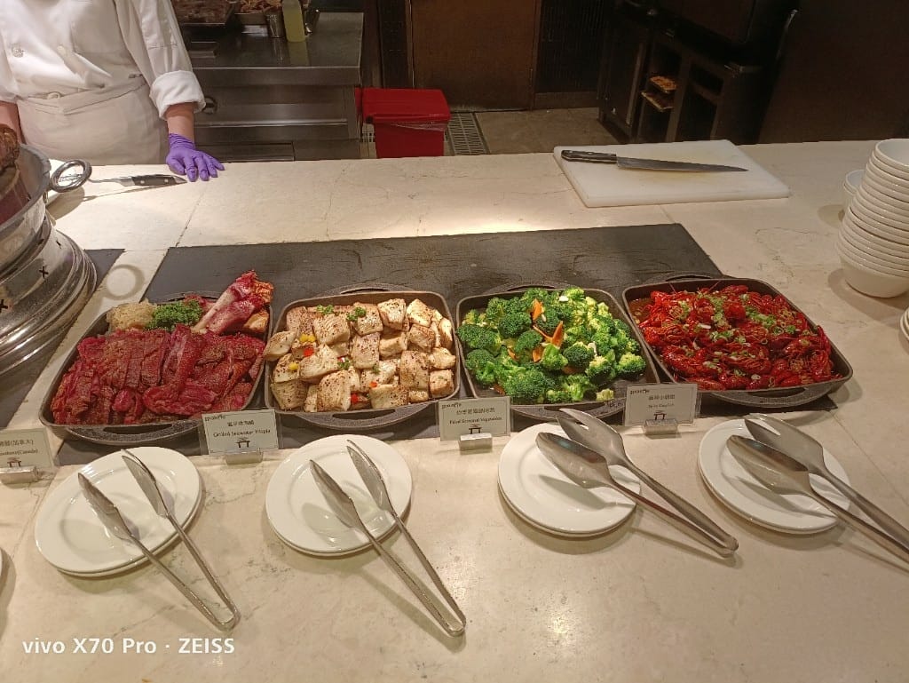 【台北吃到飽】美福彩匯午餐21訪，金卡會員買一送一