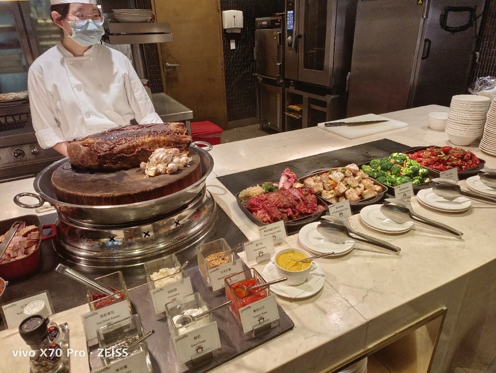 【台北吃到飽】美福彩匯午餐21訪，金卡會員買一送一