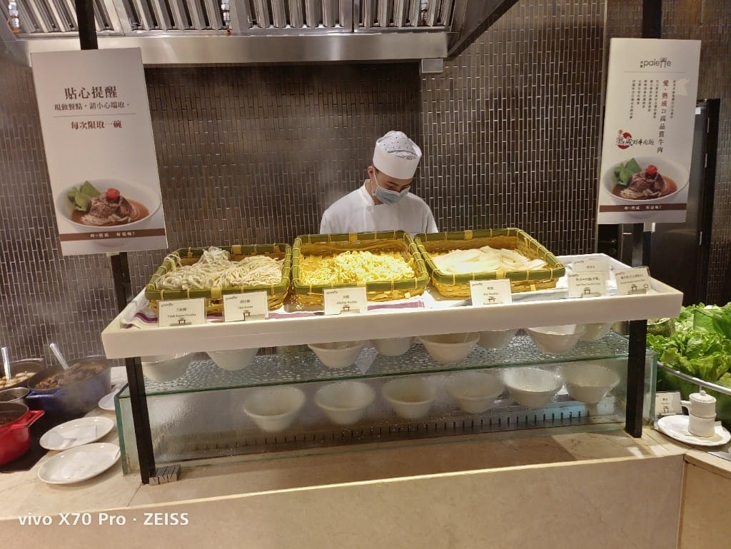 【台北吃到飽】美福彩匯午餐21訪，金卡會員買一送一