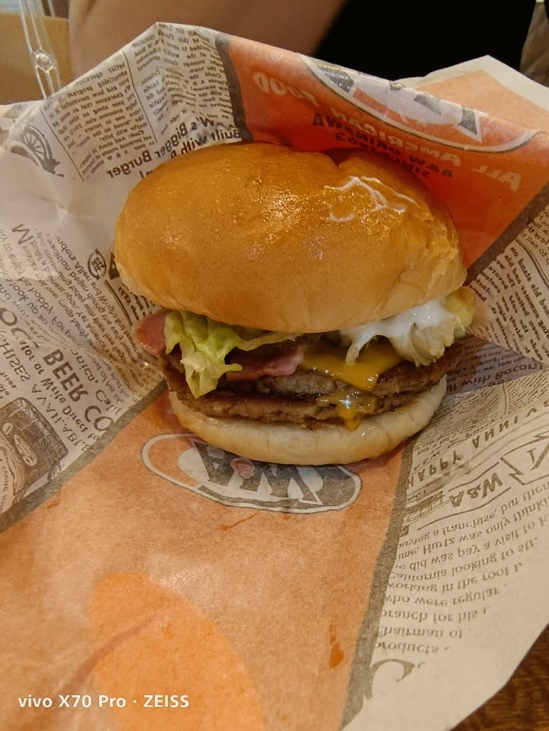 【沖繩美食】AW漢堡那霸新都心店，沖繩必吃的特色風味漢堡！ 20230520