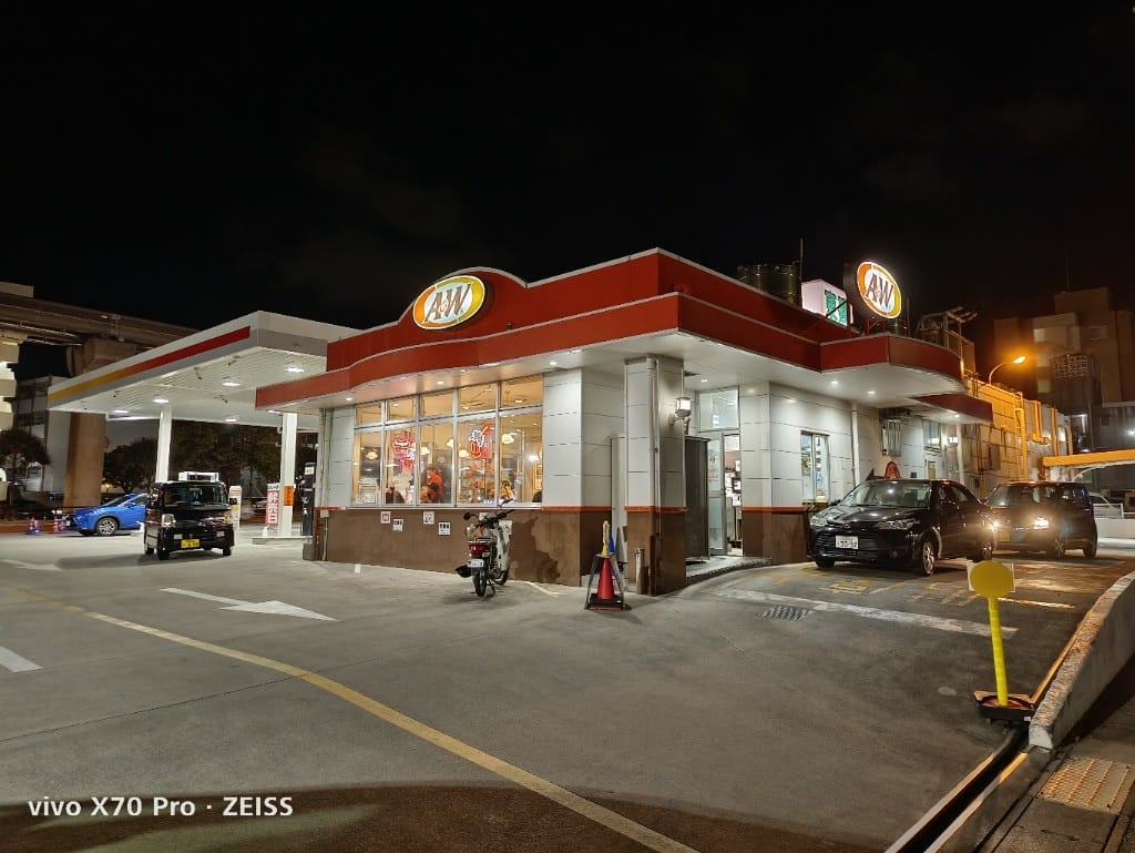 【沖繩美食】AW漢堡那霸新都心店，沖繩必吃的特色風味漢堡！ 20230520