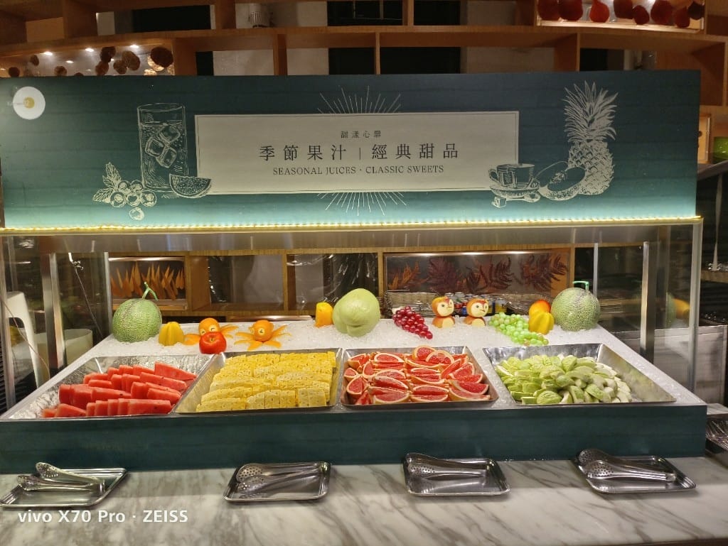【台北吃到飽】喜來登12廚平日晚餐16訪，用買一送一來松葉蟹吃到飽！！！