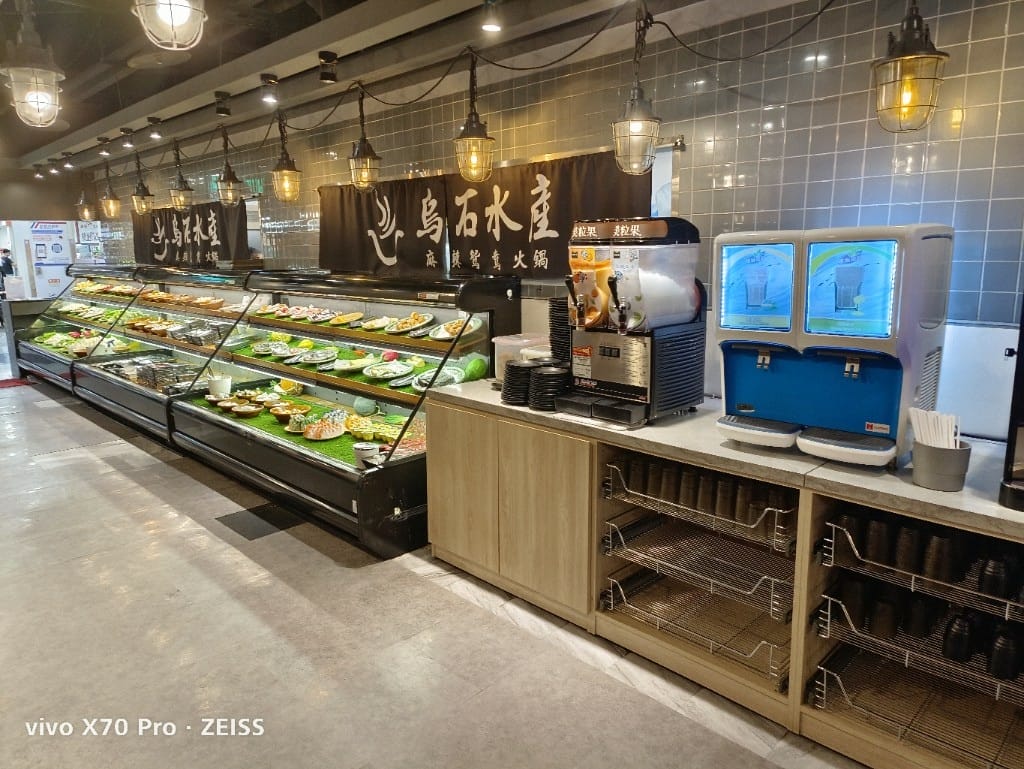 【桃園吃到飽】烏石水產麻辣鴛鴦火鍋家樂福經國店，小蒙牛集團旗下新型火鍋吃到飽！