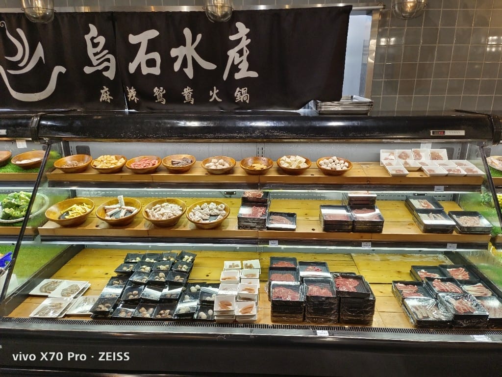 【桃園吃到飽】烏石水產麻辣鴛鴦火鍋家樂福經國店，小蒙牛集團旗下新型火鍋吃到飽！