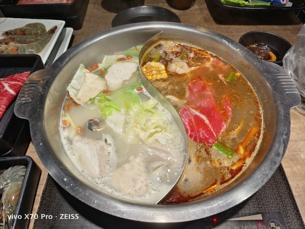 【桃園吃到飽】烏石水產麻辣鴛鴦火鍋家樂福經國店，小蒙牛集團旗下新型火鍋吃到飽！