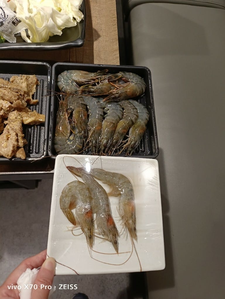 【桃園吃到飽】烏石水產麻辣鴛鴦火鍋家樂福經國店，小蒙牛集團旗下新型火鍋吃到飽！