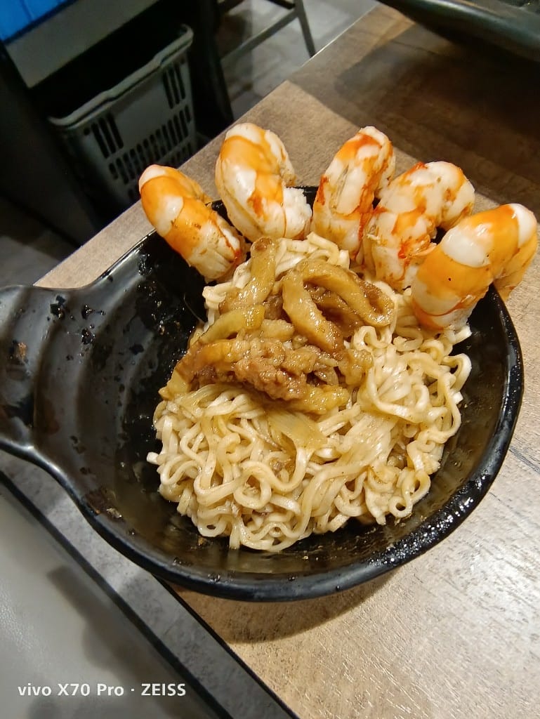 【桃園吃到飽】烏石水產麻辣鴛鴦火鍋家樂福經國店，小蒙牛集團旗下新型火鍋吃到飽！