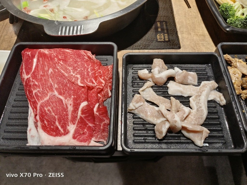 【桃園吃到飽】烏石水產麻辣鴛鴦火鍋家樂福經國店，小蒙牛集團旗下新型火鍋吃到飽！