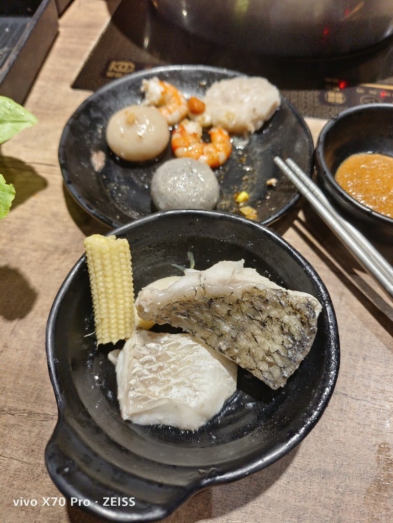 【桃園吃到飽】烏石水產麻辣鴛鴦火鍋家樂福經國店，小蒙牛集團旗下新型火鍋吃到飽！