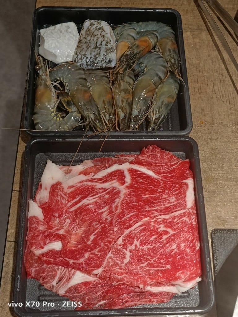 【桃園吃到飽】烏石水產麻辣鴛鴦火鍋家樂福經國店，小蒙牛集團旗下新型火鍋吃到飽！