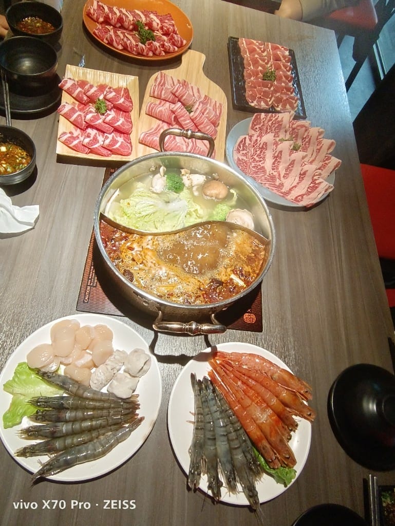 【桃園吃到飽】大漠紅頂級蒙古鍋桃園店，食材水準不輸單點店的火鍋吃到飽