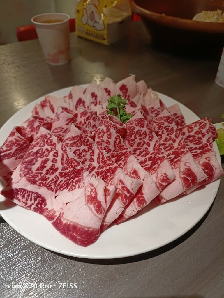 【桃園吃到飽】大漠紅頂級蒙古鍋桃園店，食材水準不輸單點店的火鍋吃到飽