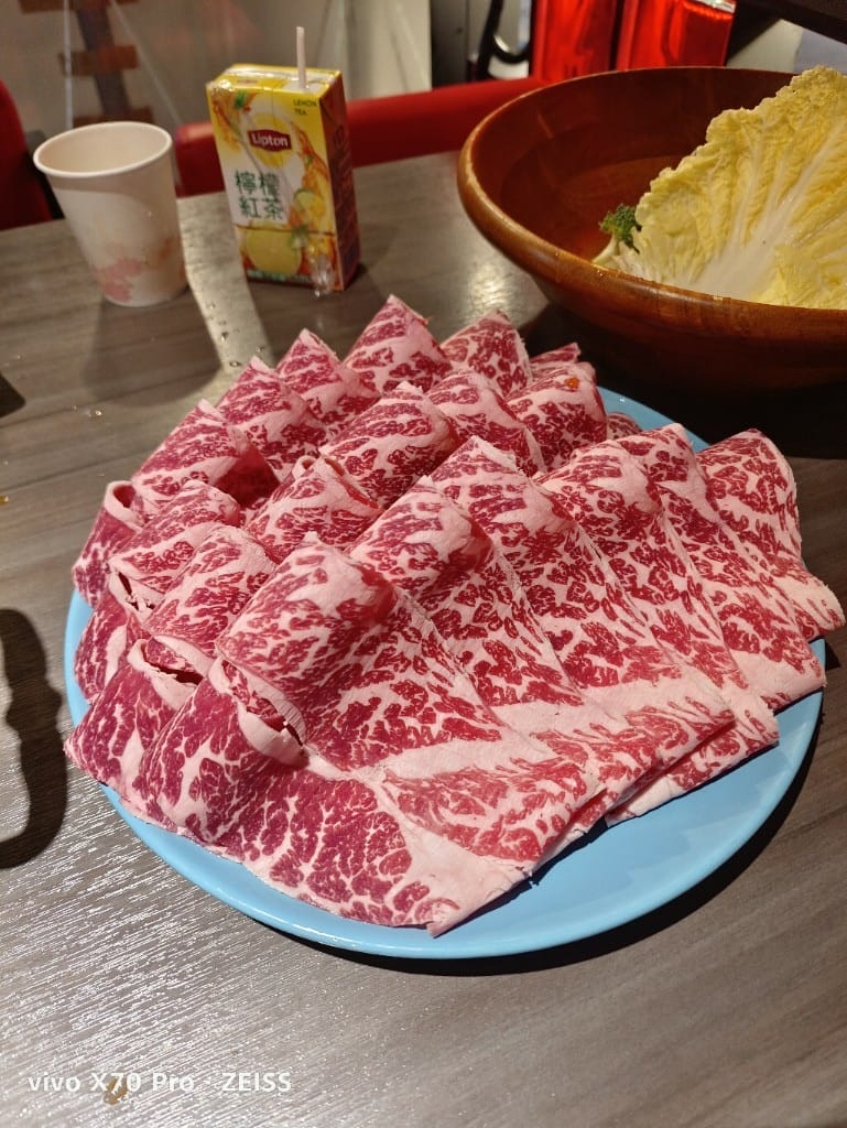 【桃園吃到飽】大漠紅頂級蒙古鍋桃園店，食材水準不輸單點店的火鍋吃到飽