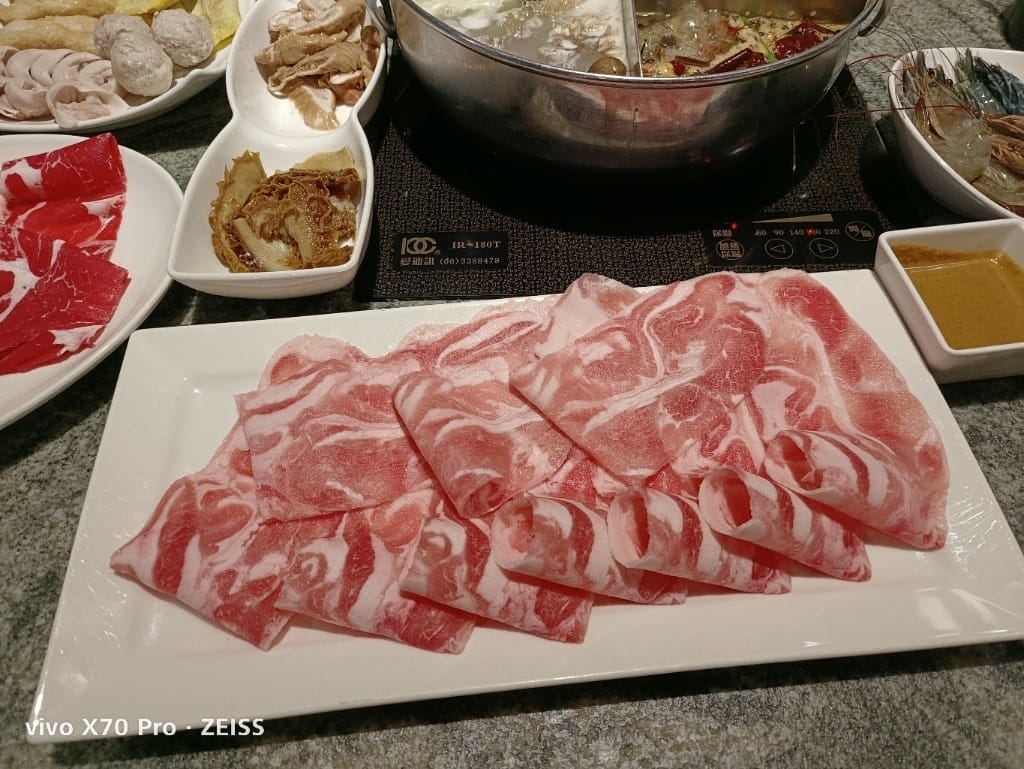 【中和吃到飽】22：02火鍋環球中和店，平日火鍋吃到飽只要$538！