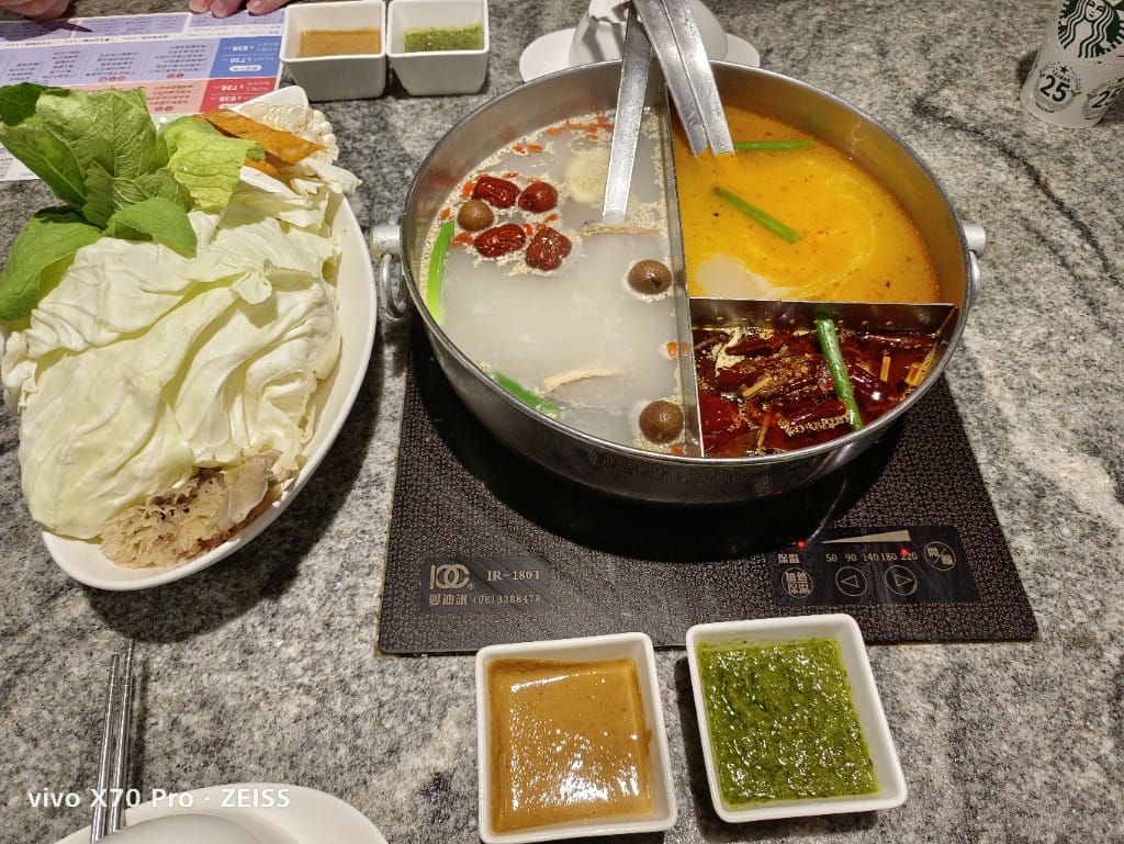 【中和吃到飽】22：02火鍋環球中和店，平日火鍋吃到飽只要$538！
