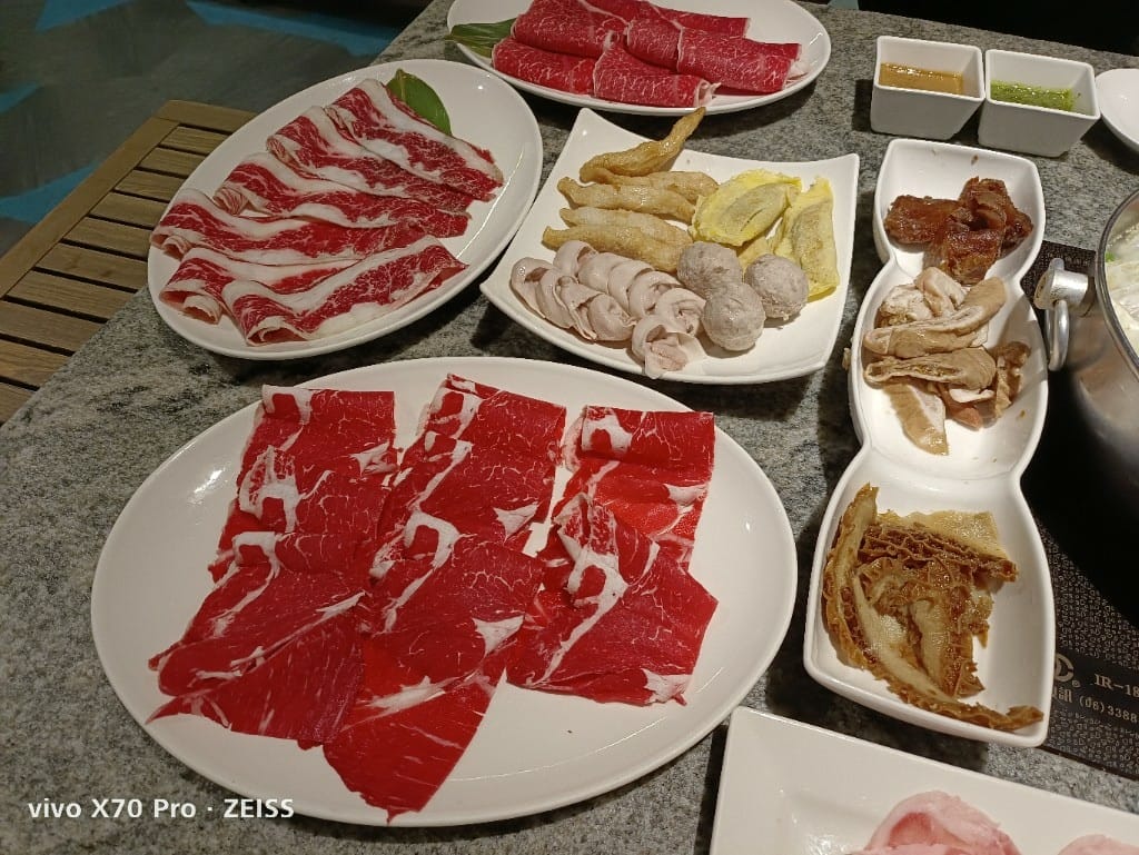 【中和吃到飽】22：02火鍋環球中和店，平日火鍋吃到飽只要$538！